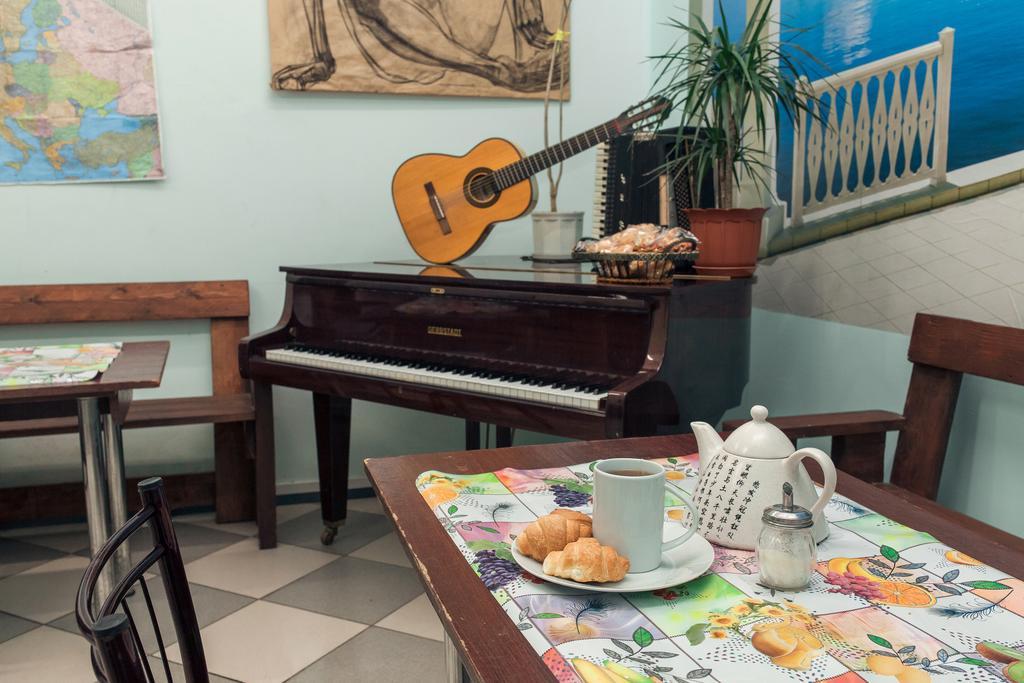 Apple Hostel Lviv Buitenkant foto