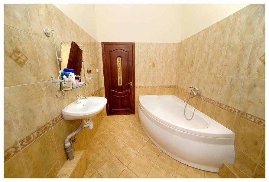 Apple Hostel Lviv Buitenkant foto