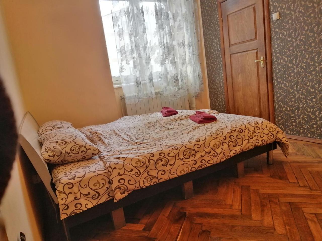 Apple Hostel Lviv Buitenkant foto